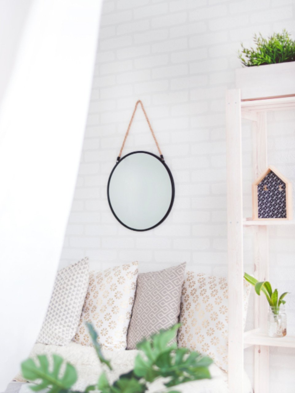 Round mirror Ø60 cm, metal frame (1)